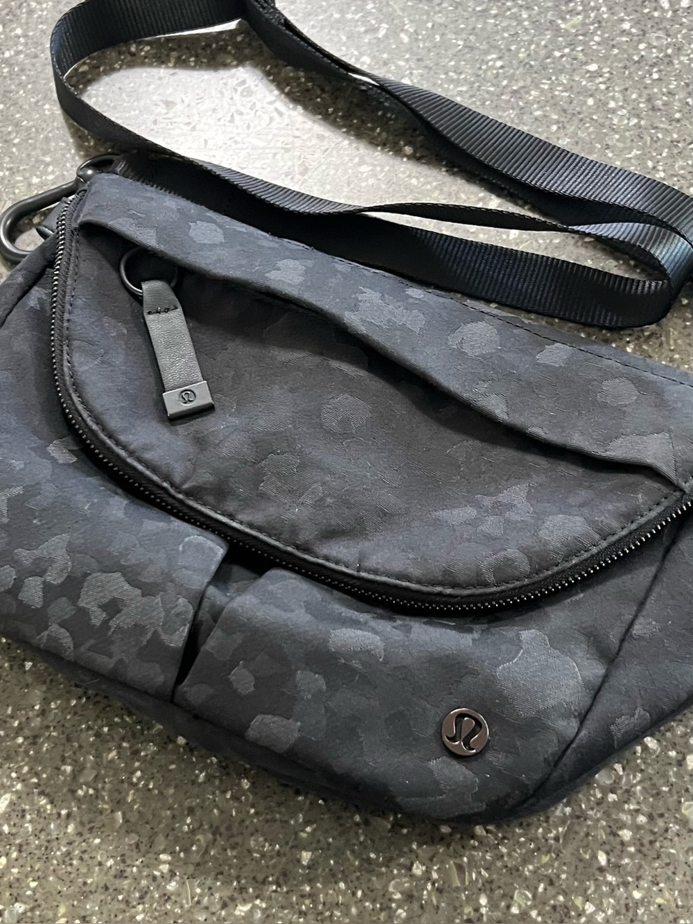 Lululemon All Night Festival Bag 5L Jacquard Camo Crossbody Purse Gym Travel - Picture 7 of 14